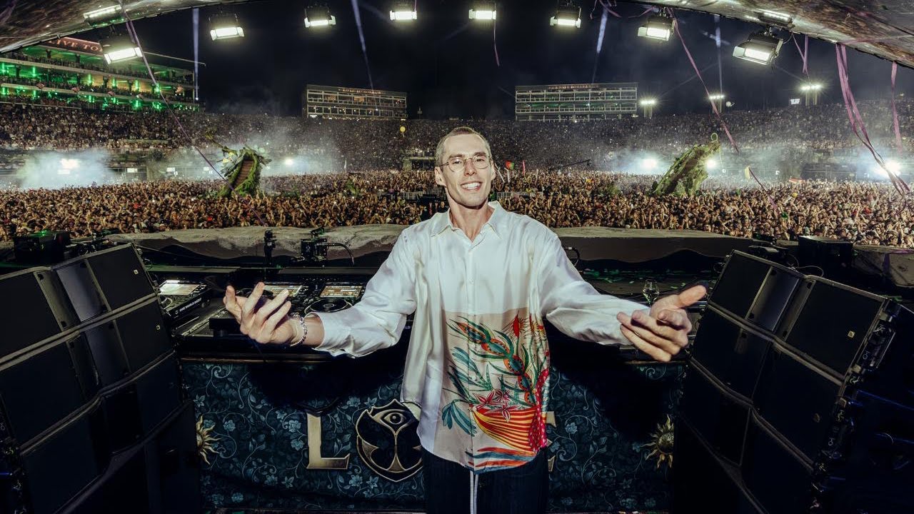Audience at a Lost Frequencies concert